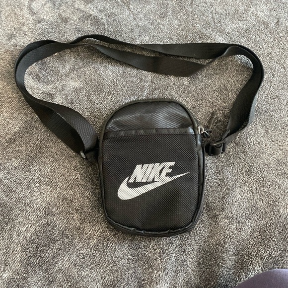 Nike Handbags - Nike Heritage unisex bag